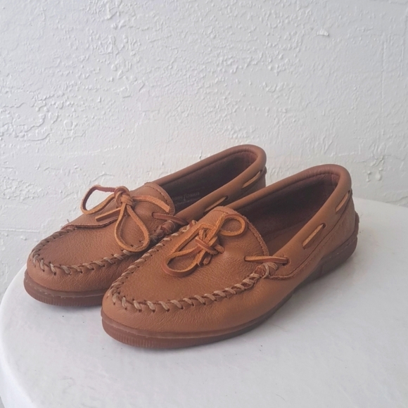 Minnetonka shoes size 8.5 - Picture 1 of 8